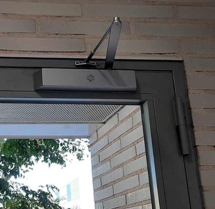 Instalación de Cierra Puertas